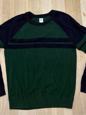 GAP Men’s Dark Green and Black Crewneck Sweater
